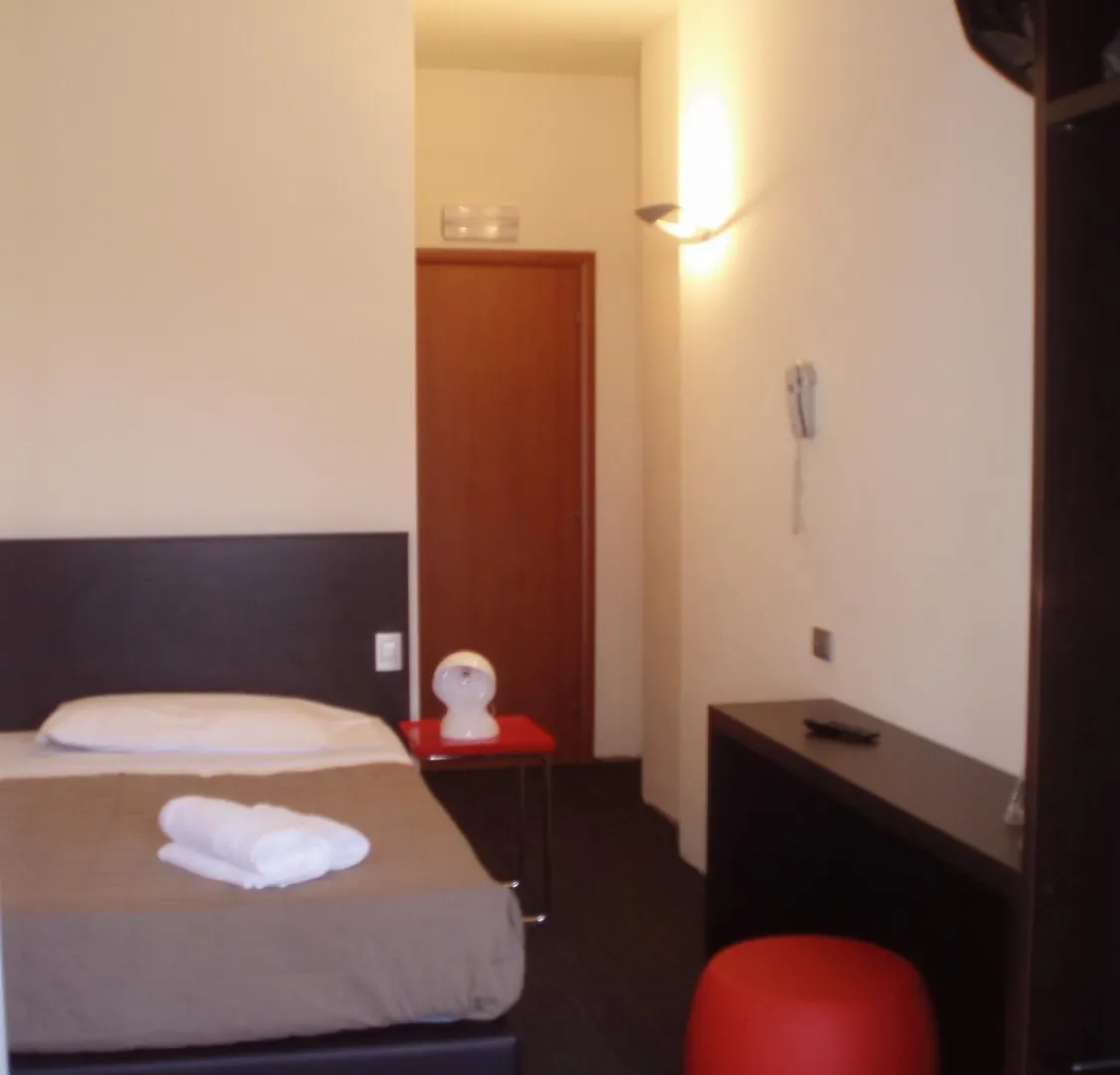 Hotel Firenze Saronno 3*,  Italie