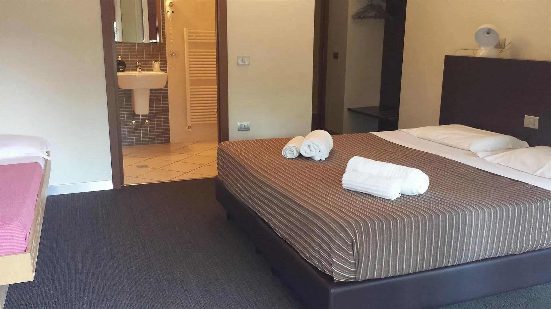 Hotel Firenze Saronno 3*,  Italie